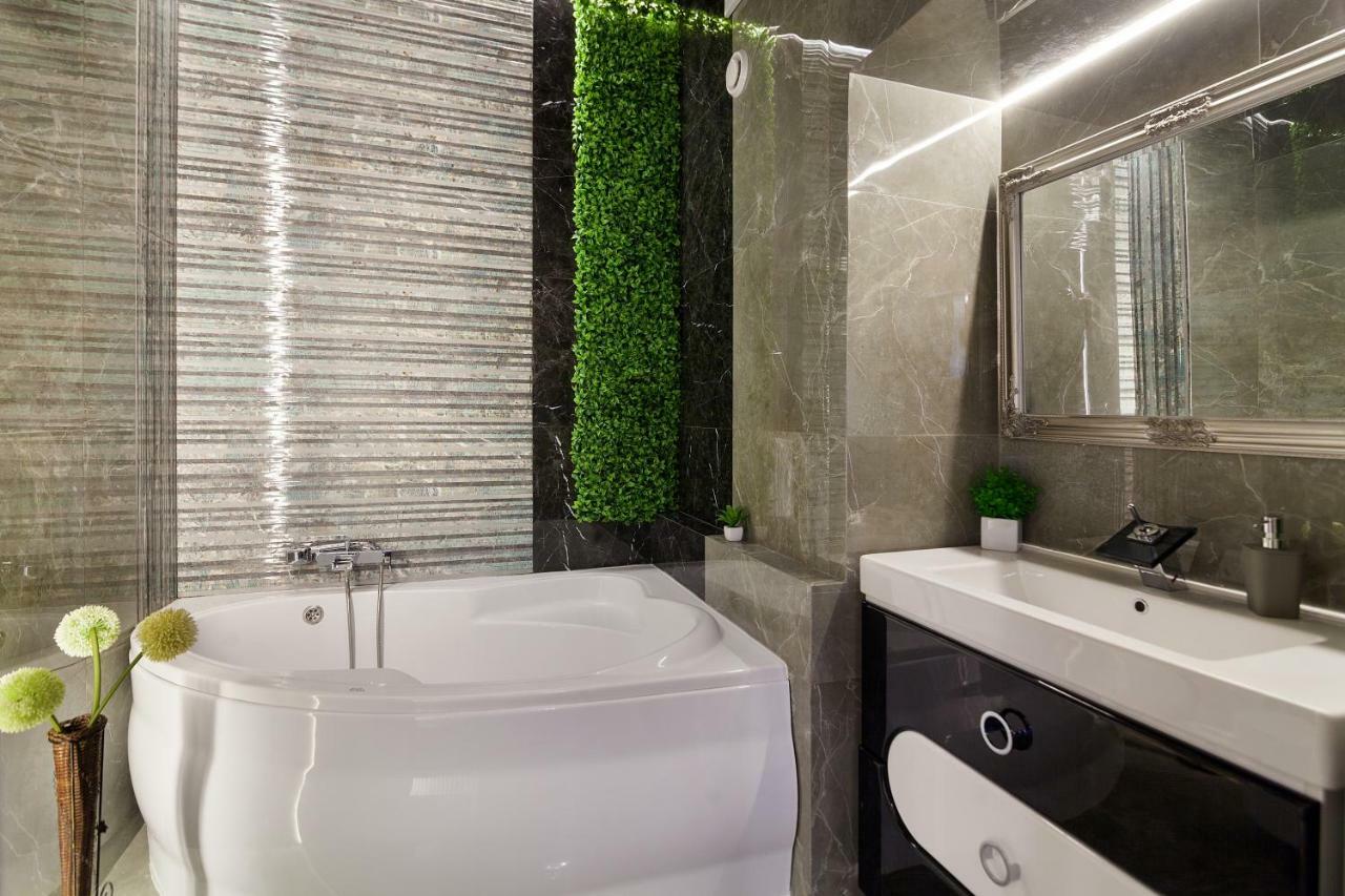 Delux Leopolli Apartments Near Shopping Mall Forum Leopoli Esterno foto