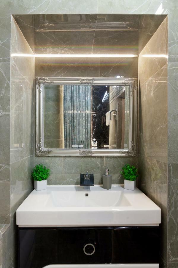 Delux Leopolli Apartments Near Shopping Mall Forum Leopoli Esterno foto
